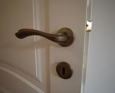 Dettagli finiture porte