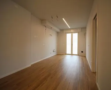 Living con pavimento in legno