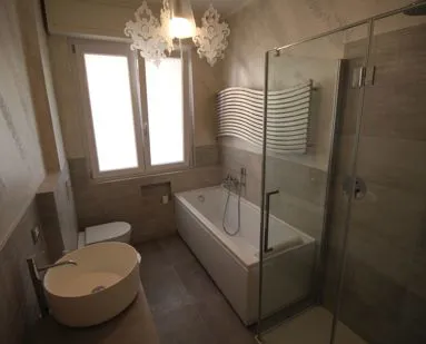 Bagno ristrutturato con vasca