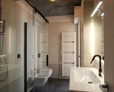 Bagno ristrutturato moderno 