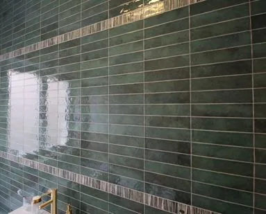 Rivestimenti bagno in gres effetto ceramica
