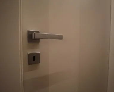 Dettaglio maniglia porta interna