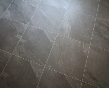 Pavimento in gres porcellanato grigio