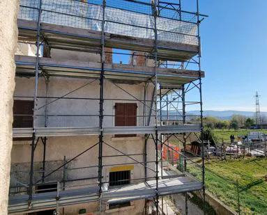 Lavori strutturali in corso di una casa
