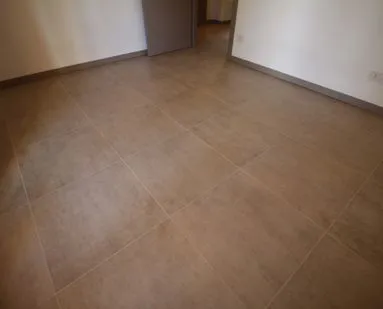Stanza ristrutturata con nuova pavimentazione