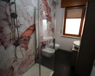 Bagno ristrutturato – rivestimenti decorativi