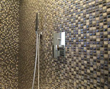 Rivestimenti bagno effetto mosaico