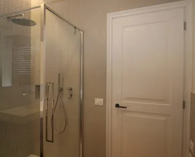 Bagno con finiture contemporanee