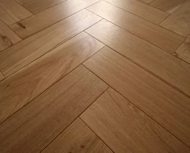 Dettaglio del parquet posato a spina