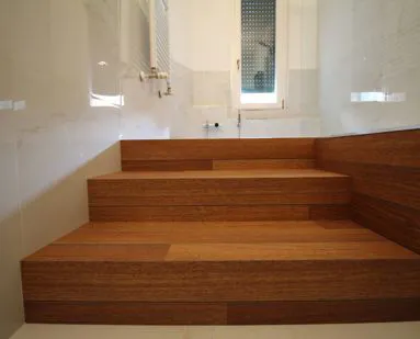 Dettaglio dei rivestimenti bagno