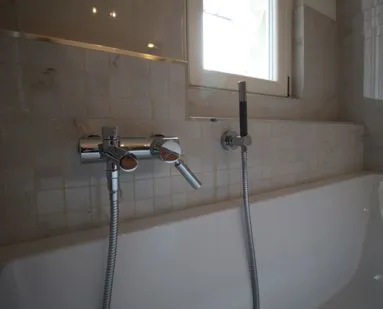 Sanitari e arredi bagno dettaglio rubinetteria